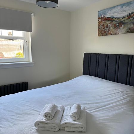 Modern 3 Bedroom Apartment In Markinch, Fife Esterno foto