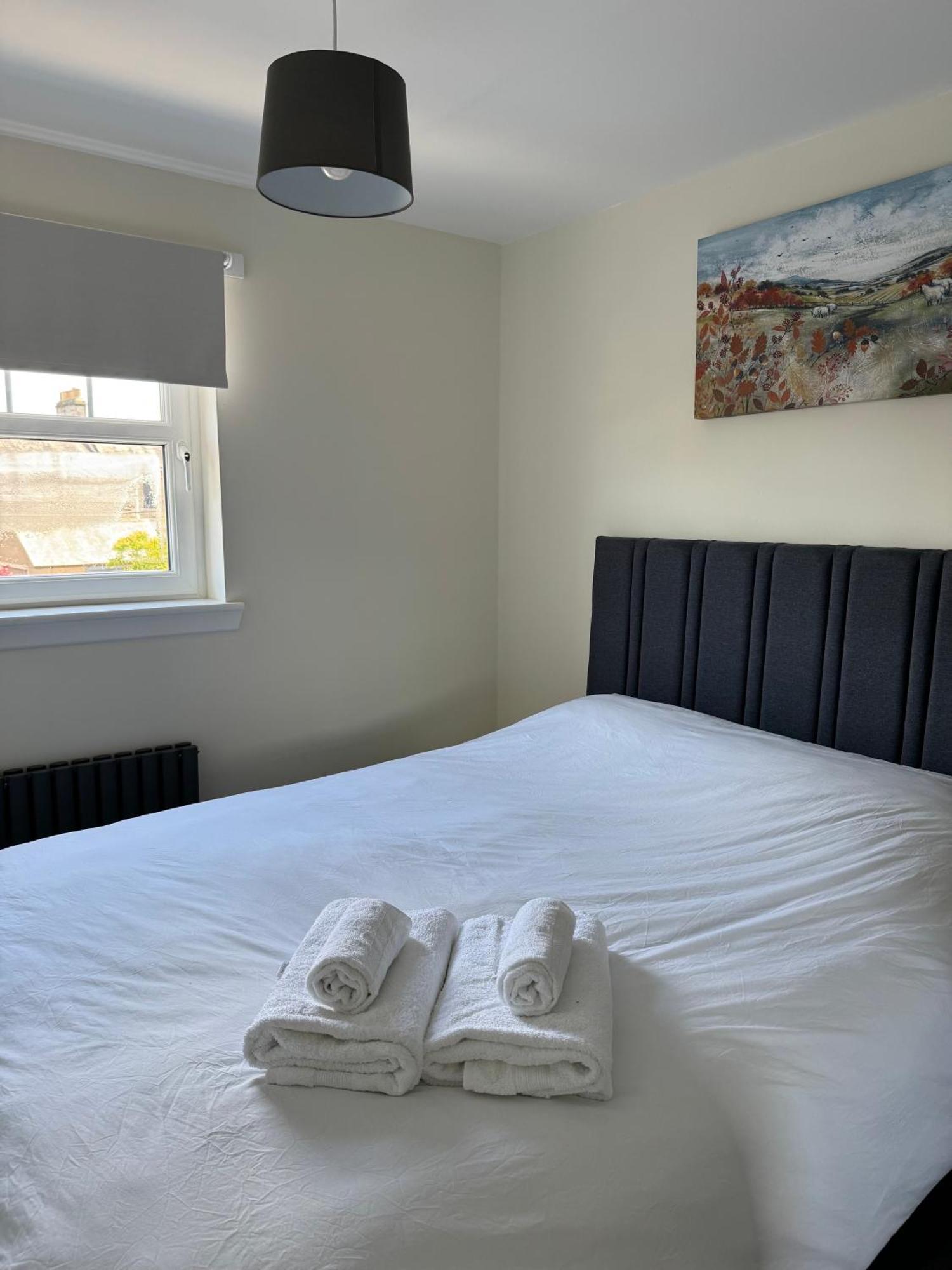 Modern 3 Bedroom Apartment In Markinch, Fife Esterno foto